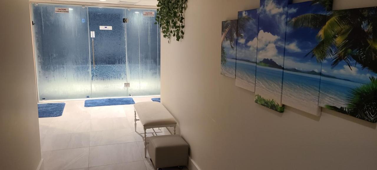 Oceanfront Suites At Коуичан Бей Екстериор снимка