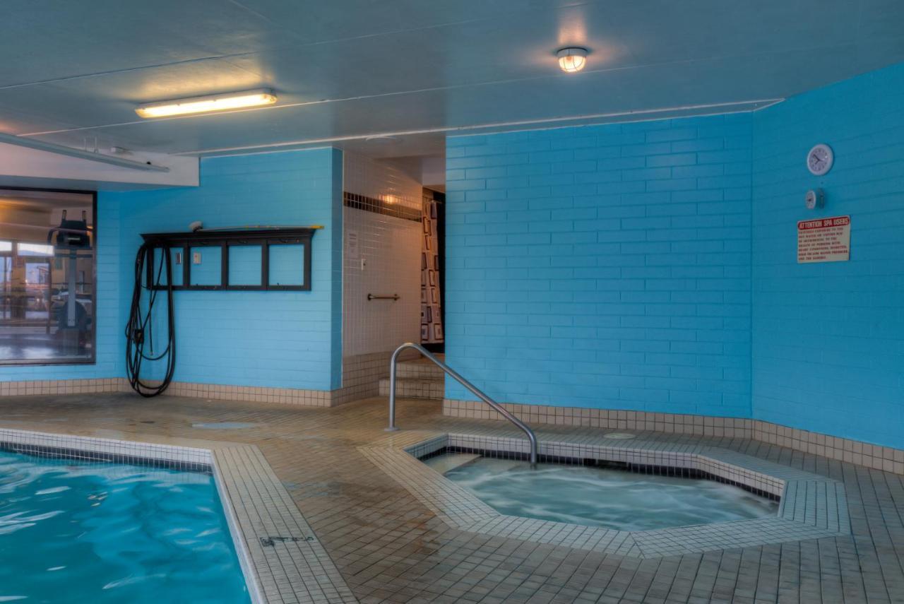 Oceanfront Suites At Коуичан Бей Екстериор снимка