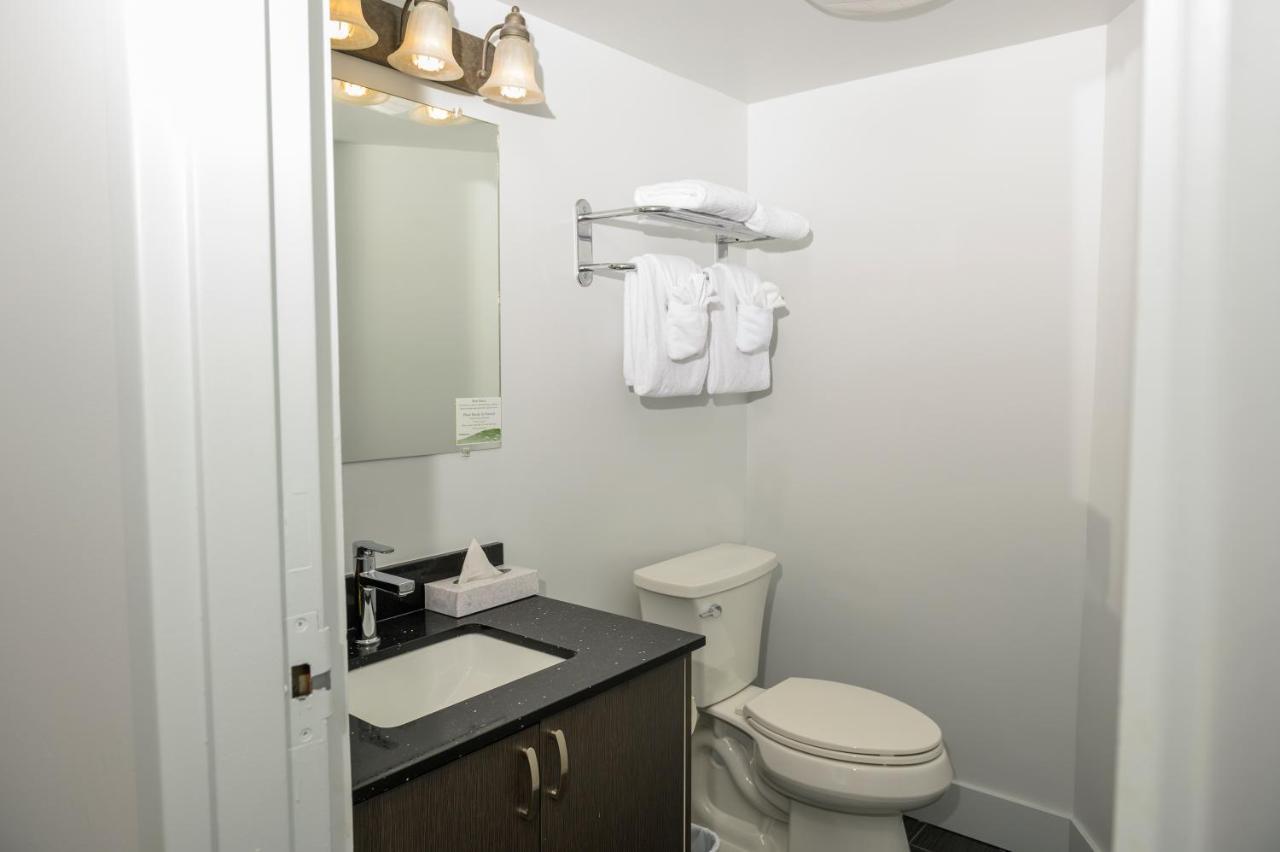 Oceanfront Suites At Коуичан Бей Екстериор снимка