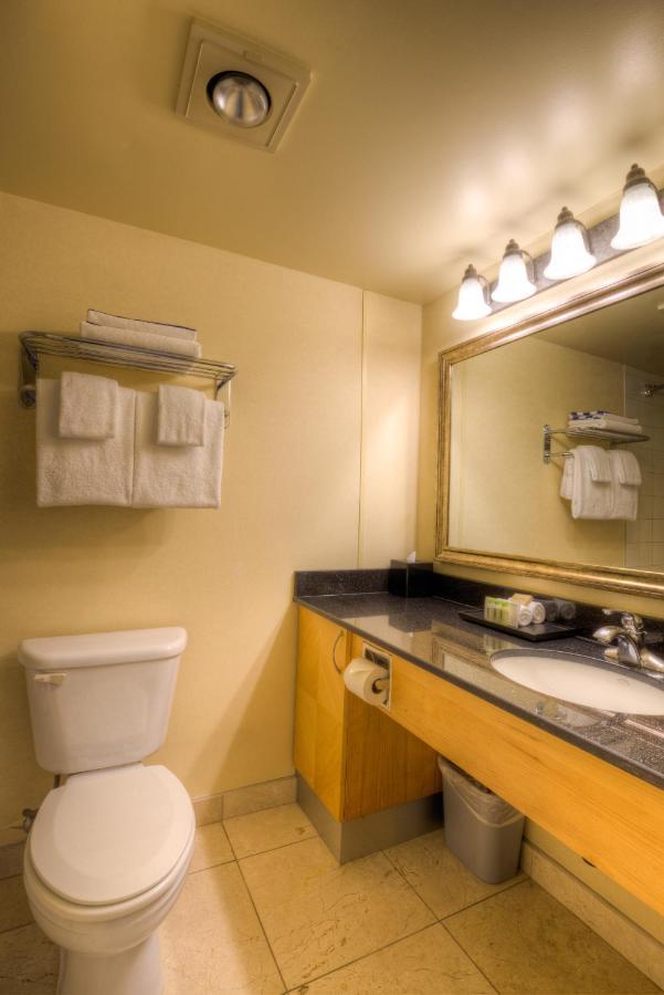 Oceanfront Suites At Коуичан Бей Екстериор снимка