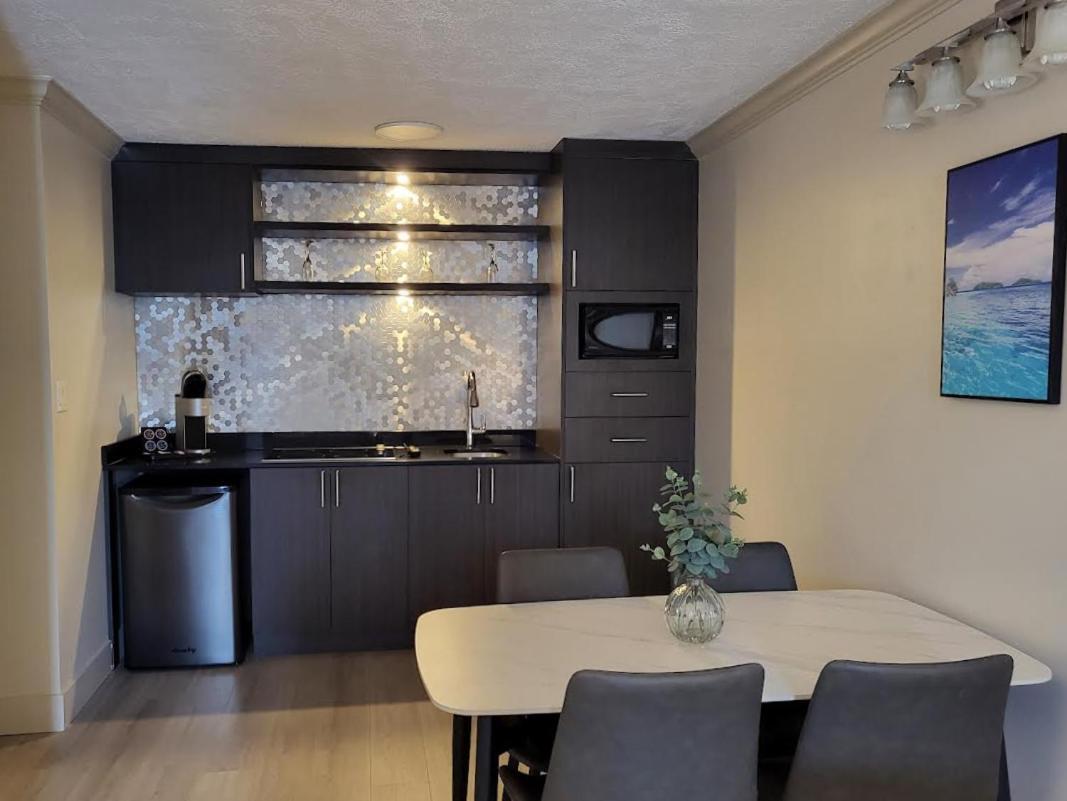 Oceanfront Suites At Коуичан Бей Екстериор снимка