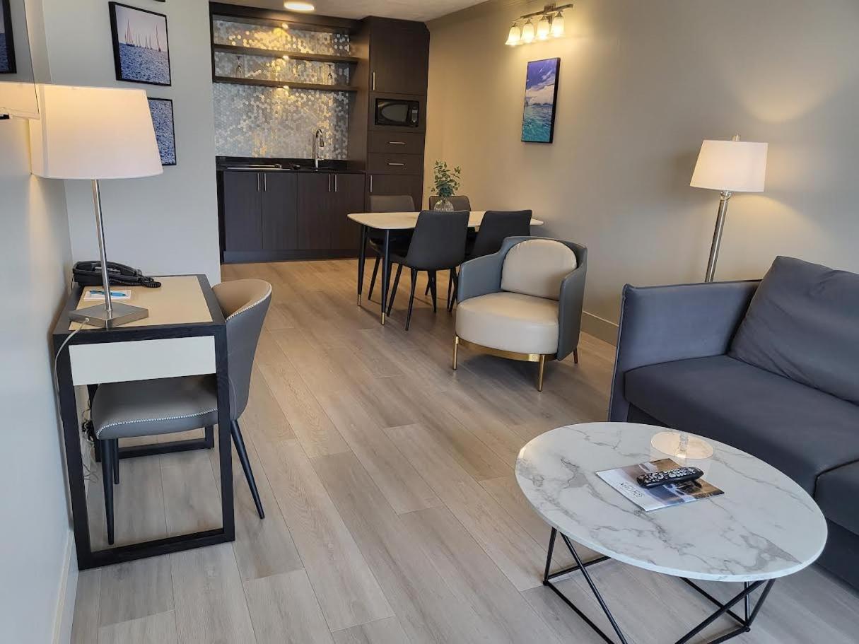 Oceanfront Suites At Коуичан Бей Екстериор снимка