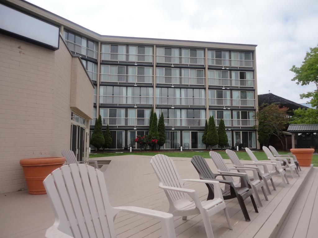 Oceanfront Suites At Коуичан Бей Екстериор снимка